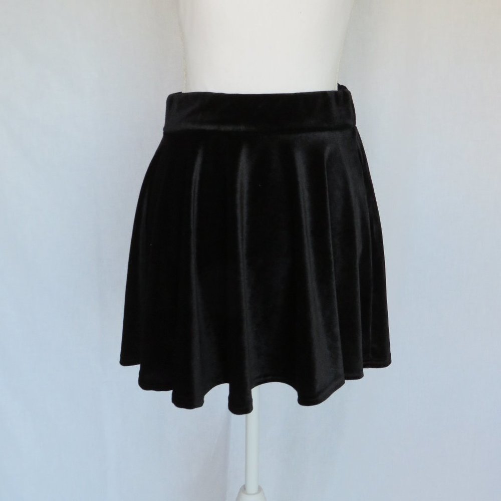 Urban CoCo Women’s Black Velvet Pull-On Flare Mini Skirt Size L